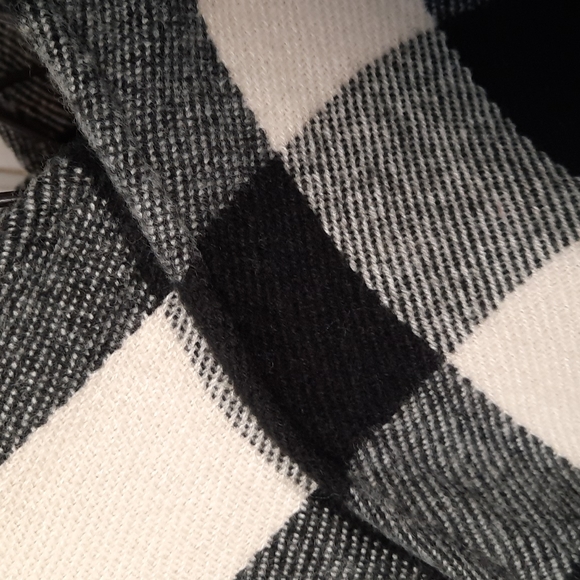 Buffalo Check Plaid Pattern Black Cream White Soft Knit Poncho - Picture 2 of 4